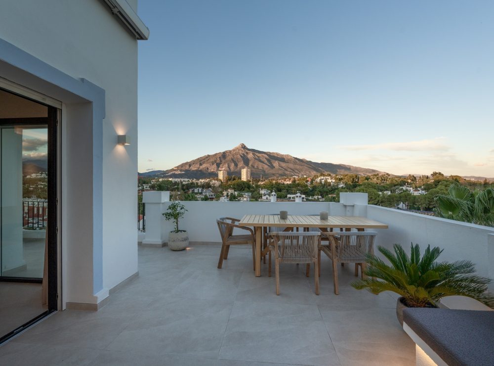 Las Lolas 16 duplex penthouse  Nueva Andalucia Marbella