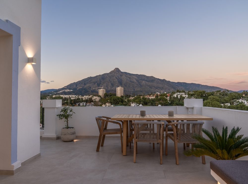 Las Lolas 16 duplex penthouse  Nueva Andalucia Marbella