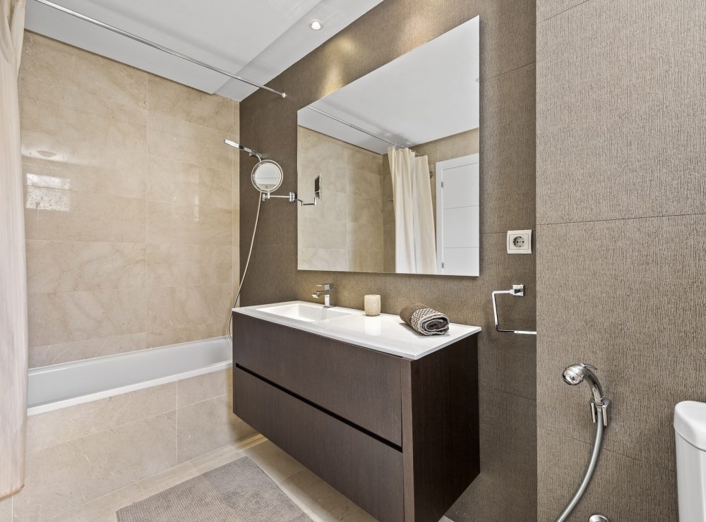 Ground floor apartment Los Robles de los Arqueros Benahavis Marbella