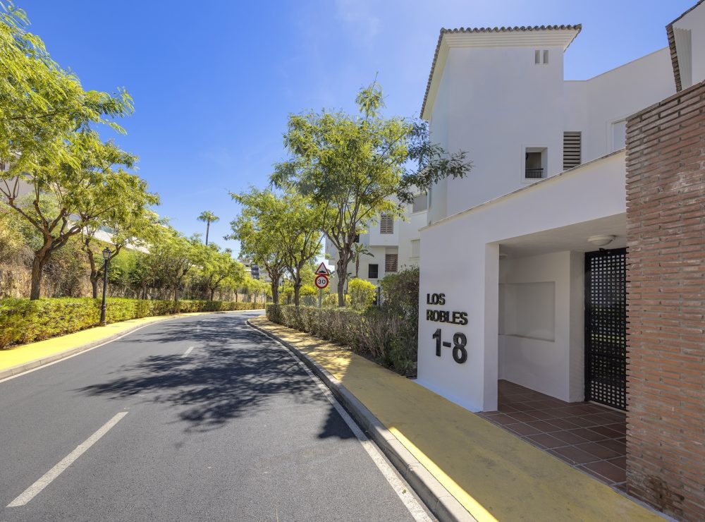 Ground floor apartment Los Robles de los Arqueros Benahavis Marbella