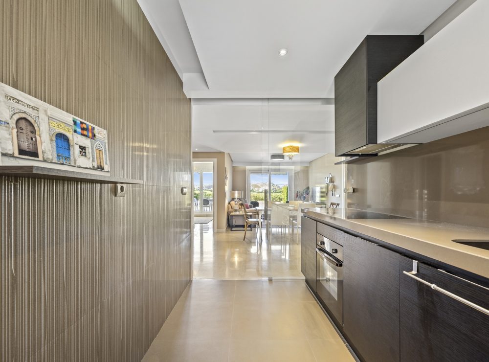 Ground floor apartment Los Robles de los Arqueros Benahavis Marbella