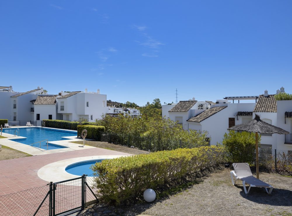 Ground floor apartment Los Robles de los Arqueros Benahavis Marbella