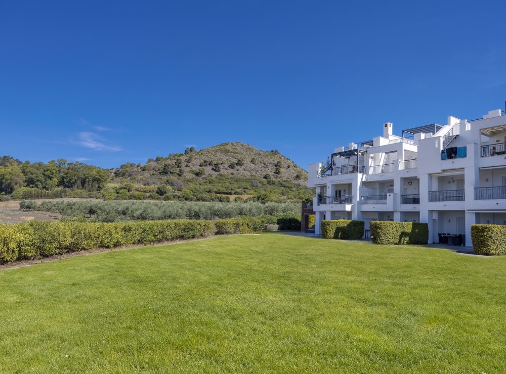 Ground floor apartment Los Robles de los Arqueros Benahavis Marbella