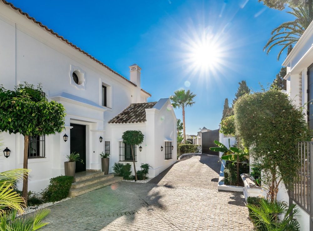 Villa Andaluza for sale paraiso alto benahavis marbella