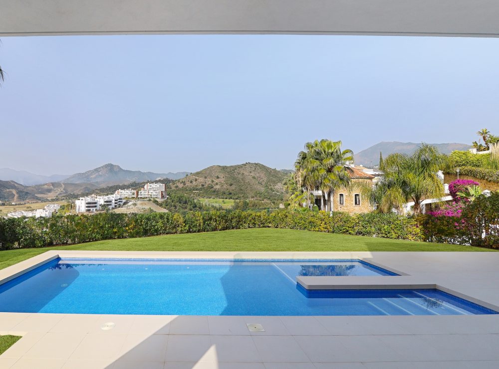 Contemporary villa for sale puerto del0capitan benahavis marbella