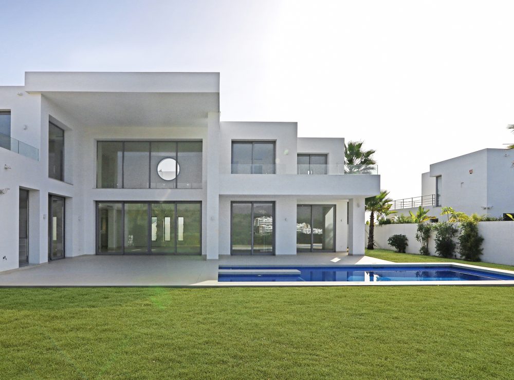 Contemporary villa for sale puerto del0capitan benahavis marbella