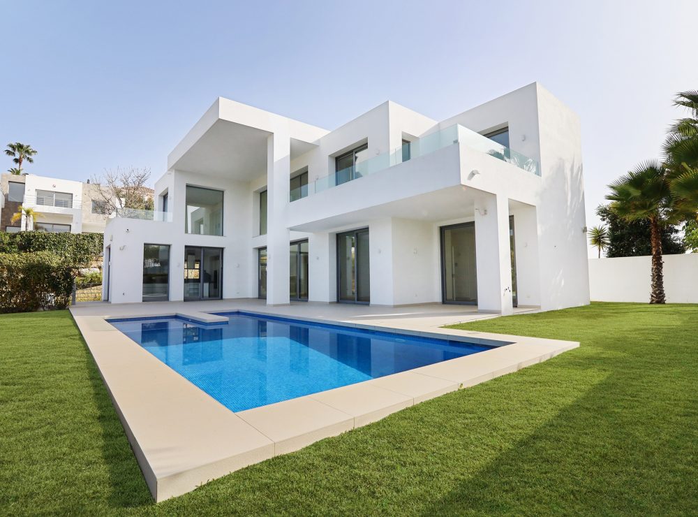 Contemporary villa for sale puerto del0capitan benahavis marbella