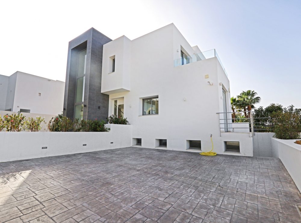 Contemporary villa for sale puerto del0capitan benahavis marbella