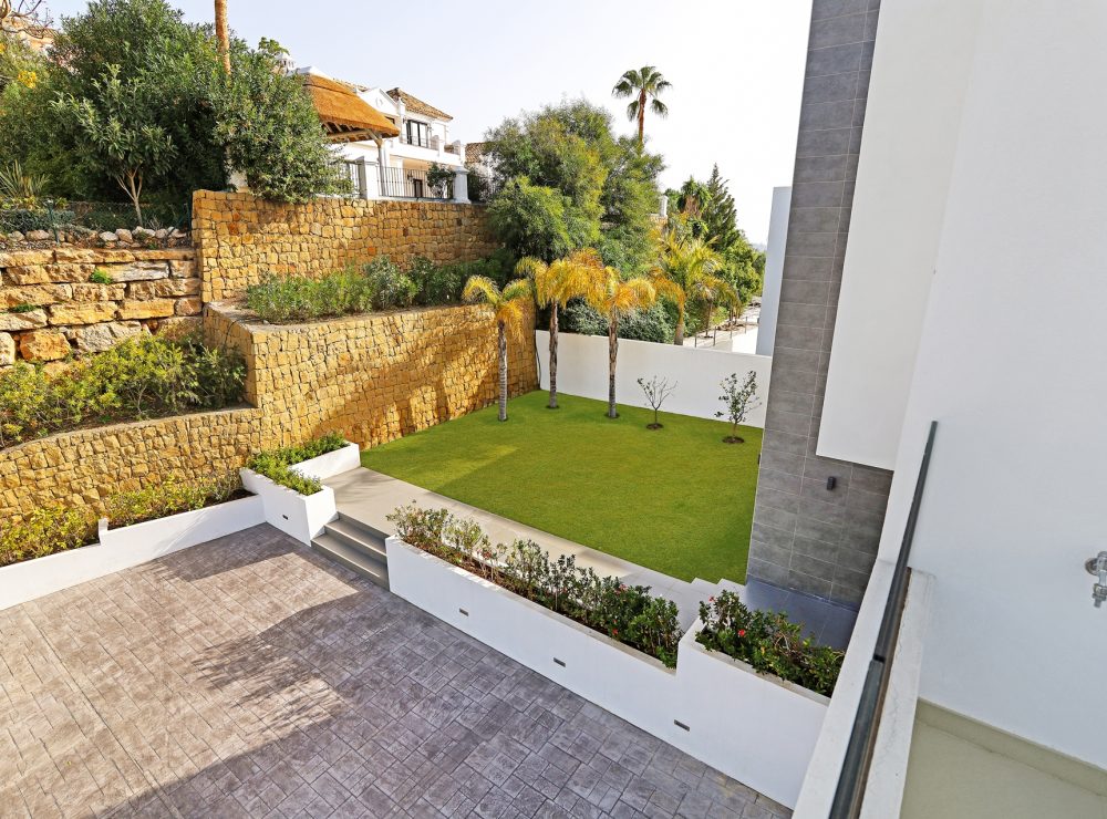 Contemporary villa for sale puerto del0capitan benahavis marbella