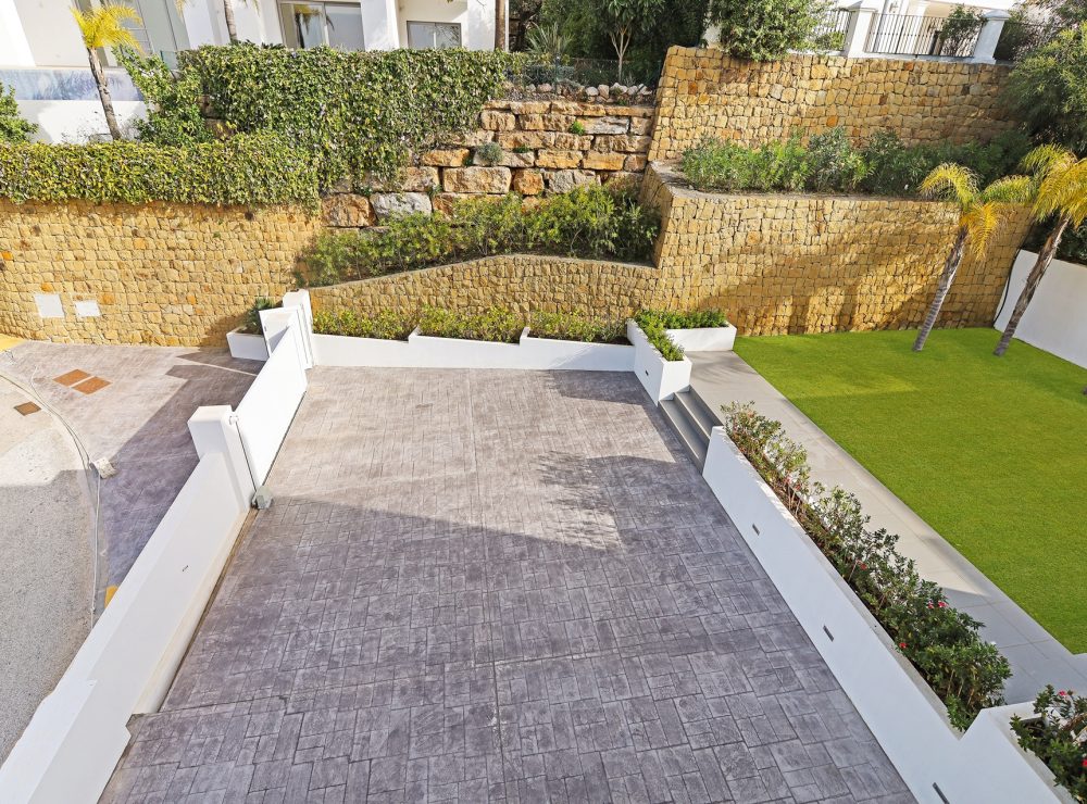 Contemporary villa for sale puerto del0capitan benahavis marbella