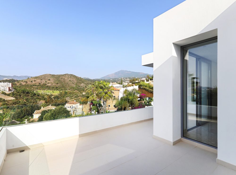 Contemporary villa for sale puerto del0capitan benahavis marbella