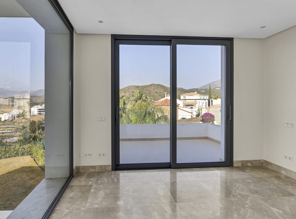 Contemporary villa for sale puerto del0capitan benahavis marbella