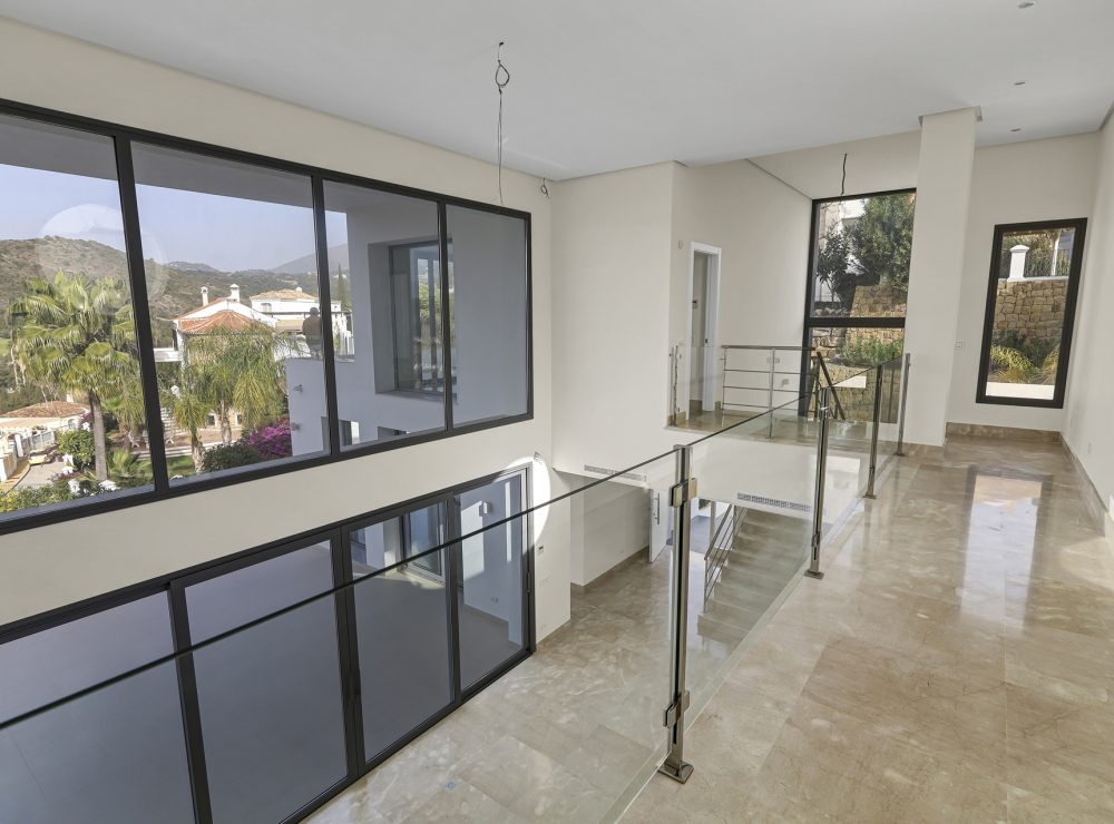 Contemporary villa for sale puerto del0capitan benahavis marbella