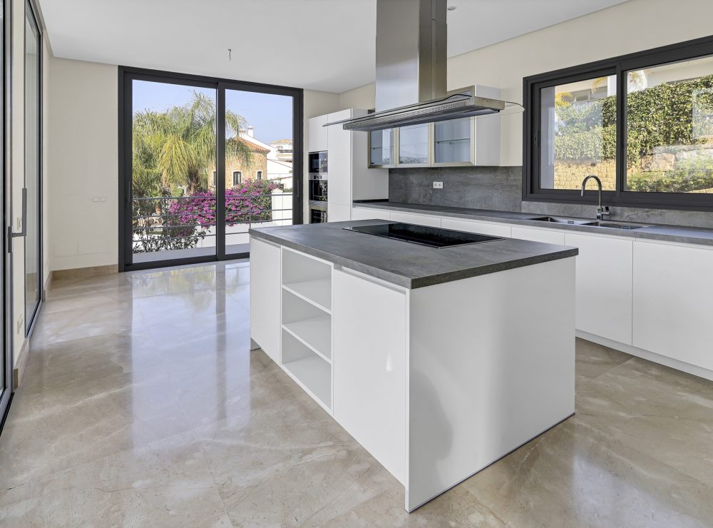Contemporary villa for sale puerto del0capitan benahavis marbella
