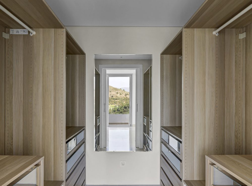 Contemporary villa for sale puerto del0capitan benahavis marbella