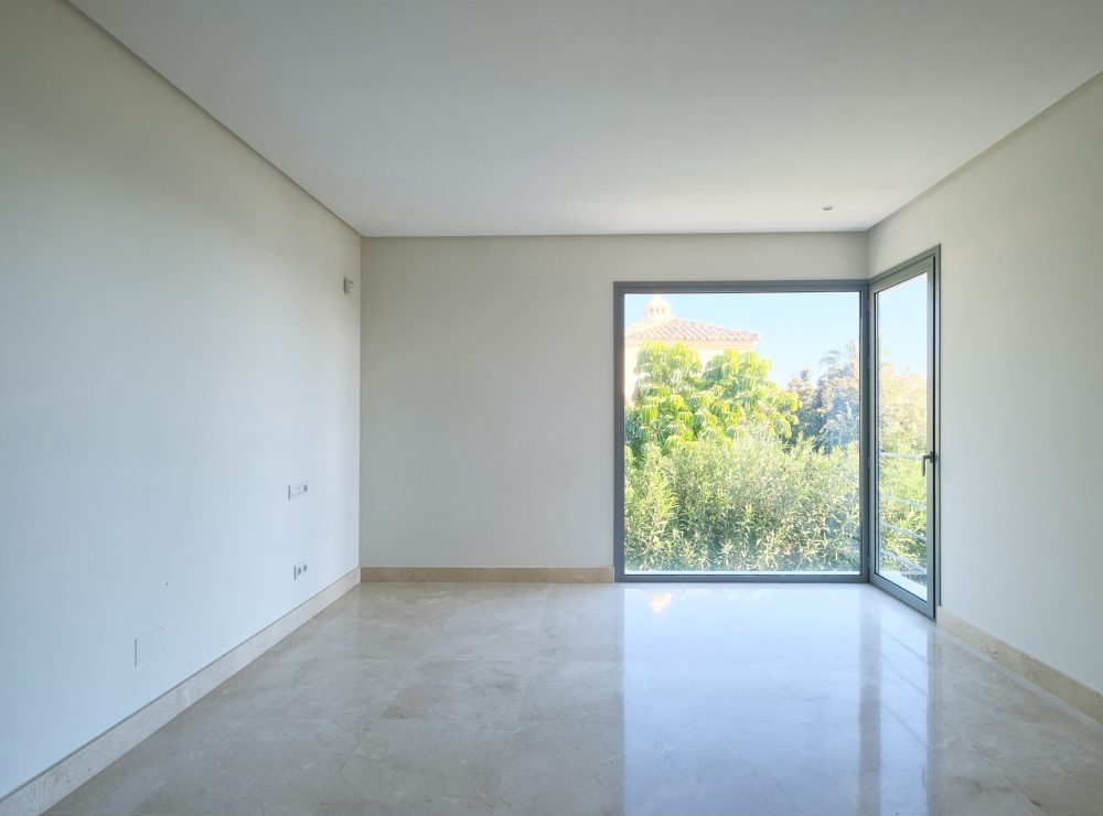 Contemporary villa for sale puerto del capitan benahavis marbella