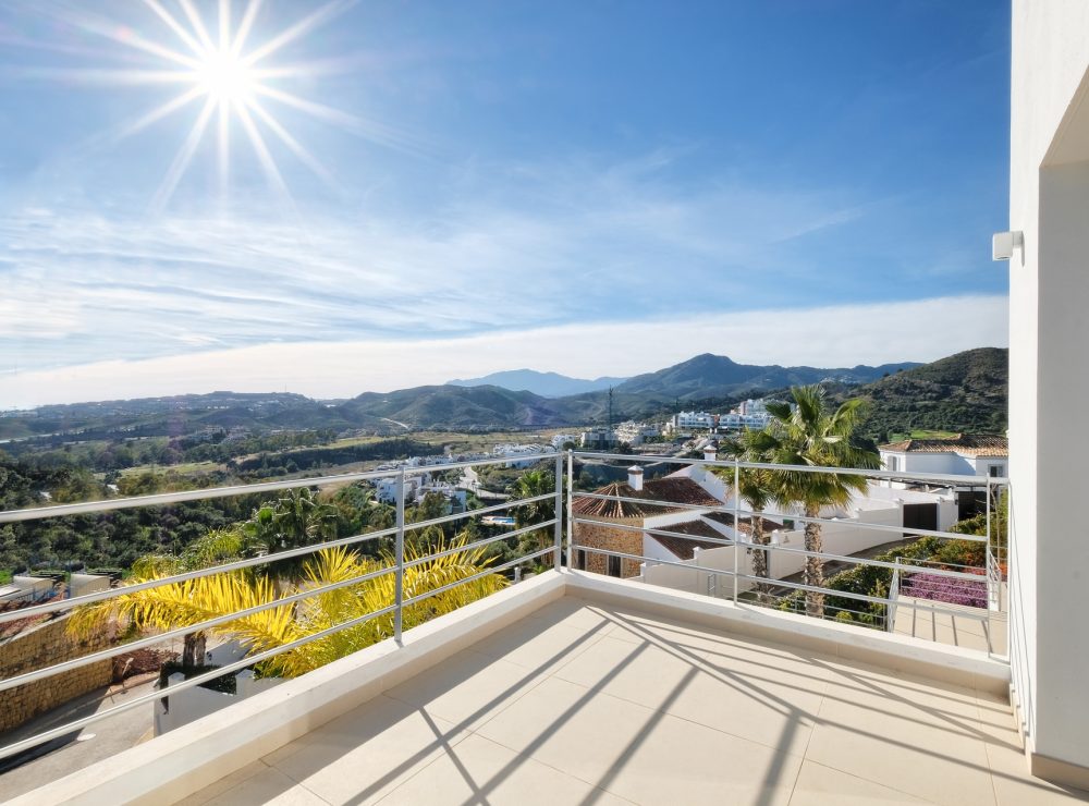Contemporary villa for sale puerto del capitan benahavis marbella