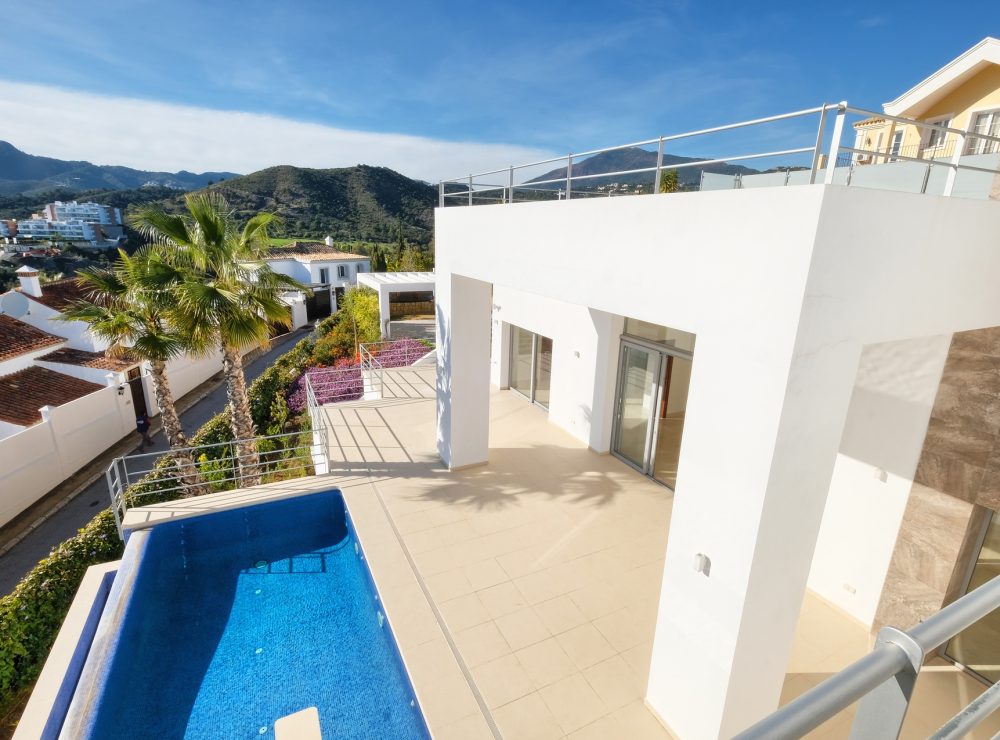 Contemporary villa for sale puerto del capitan benahavis marbella