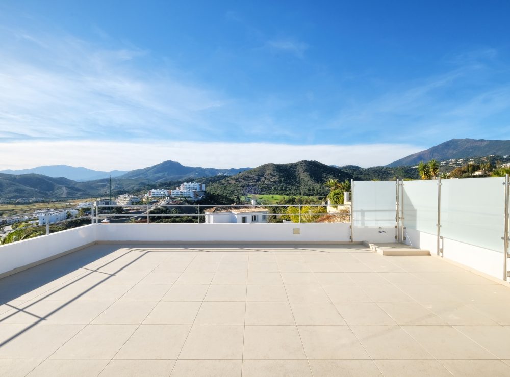 Contemporary villa for sale puerto del capitan benahavis marbella