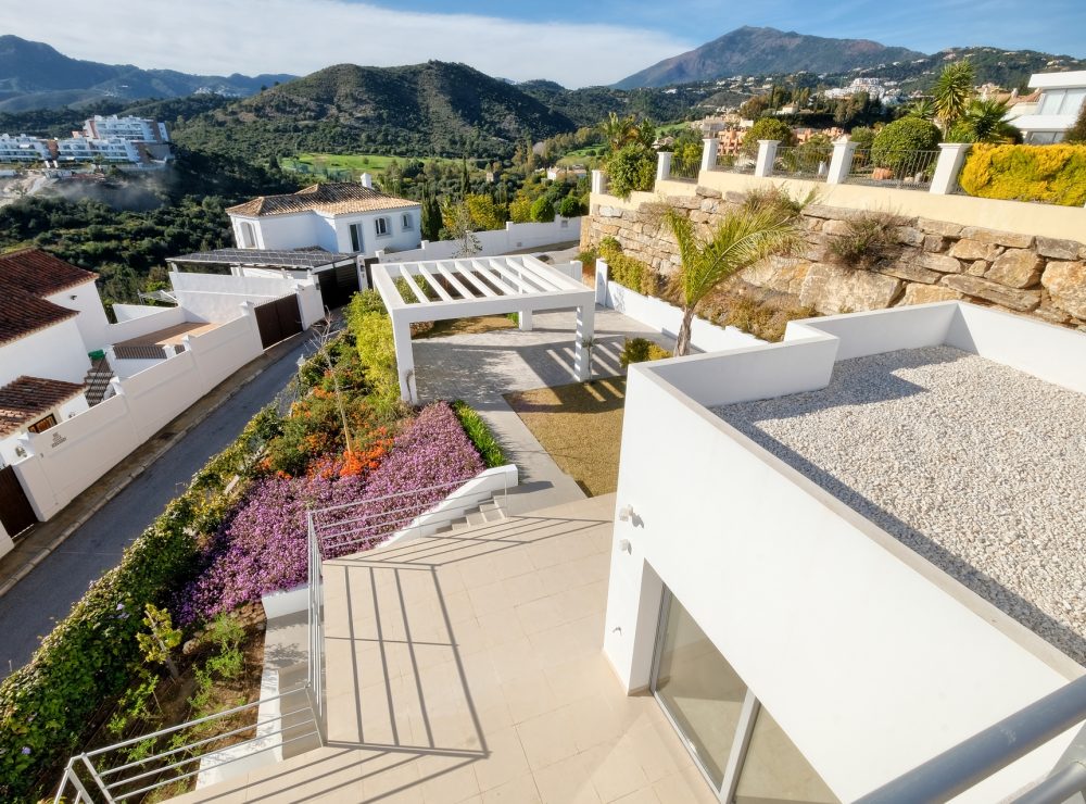 Contemporary villa for sale puerto del capitan benahavis marbella