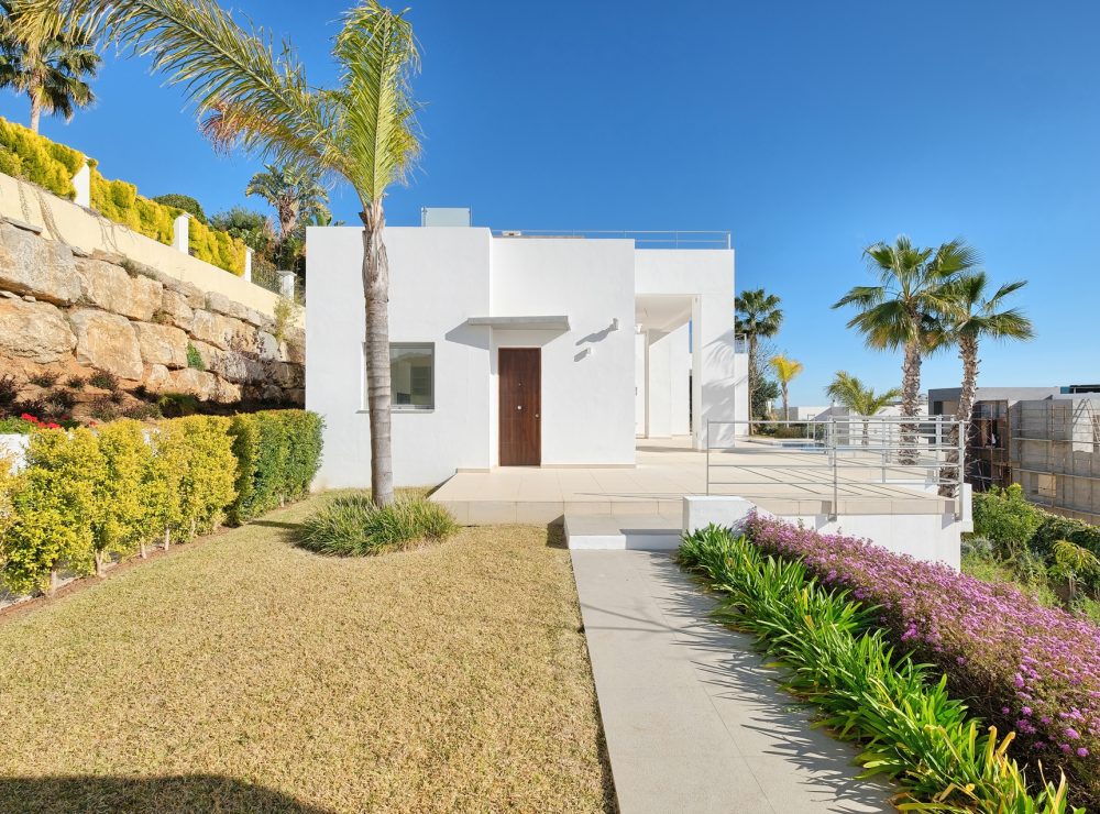 Contemporary villa for sale puerto del capitan benahavis marbella