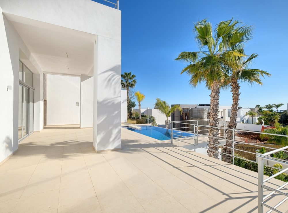 Contemporary villa for sale puerto del capitan benahavis marbella
