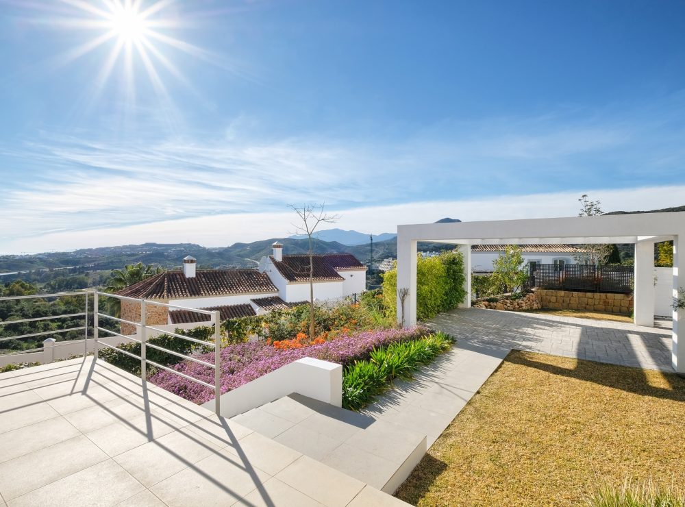 Contemporary villa for sale puerto del capitan benahavis marbella