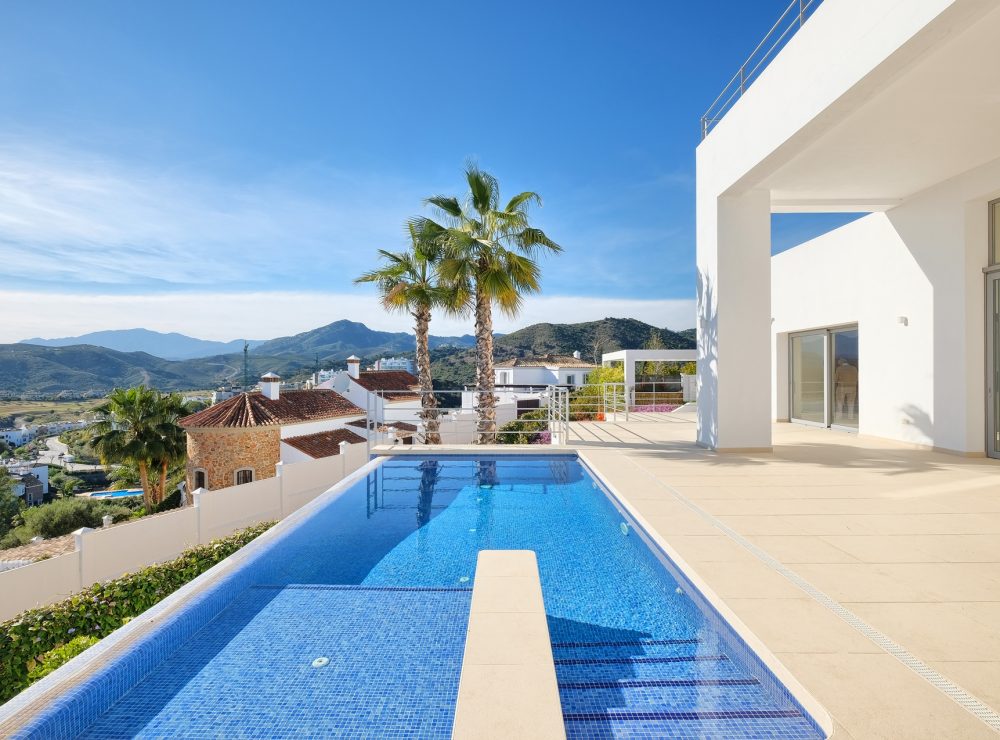 Contemporary villa for sale puerto del capitan benahavis marbella