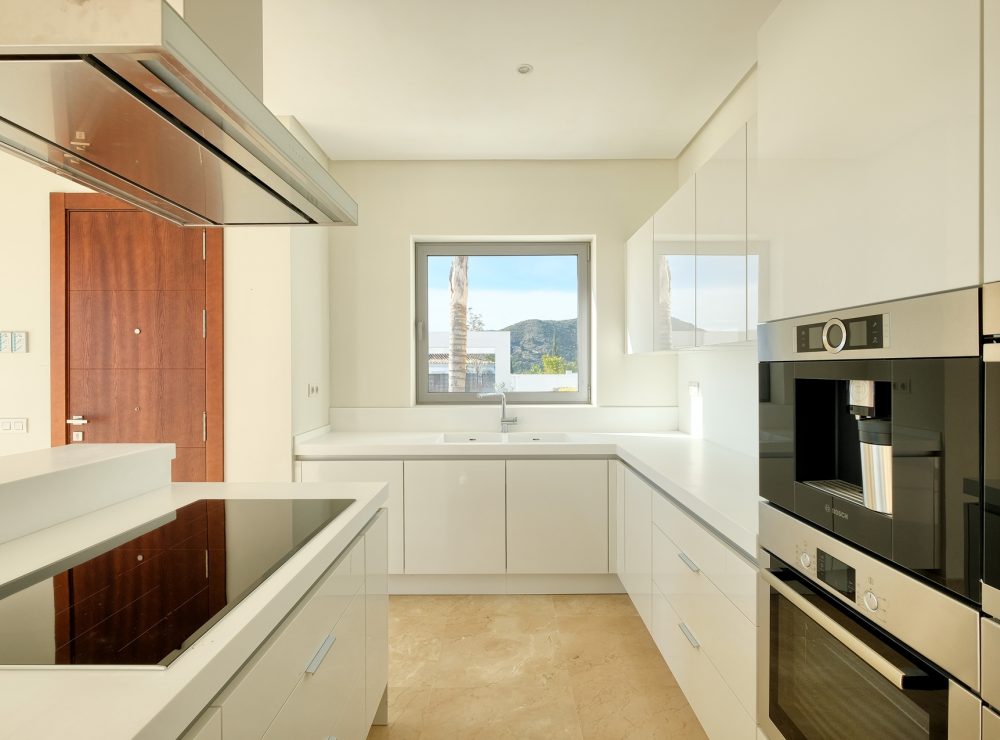 Contemporary villa for sale puerto del capitan benahavis marbella
