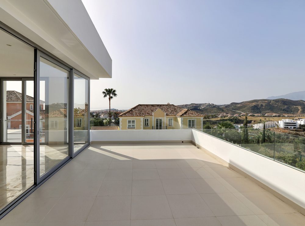 Contemporary villas for sale puerto del capitan benahavis marbella