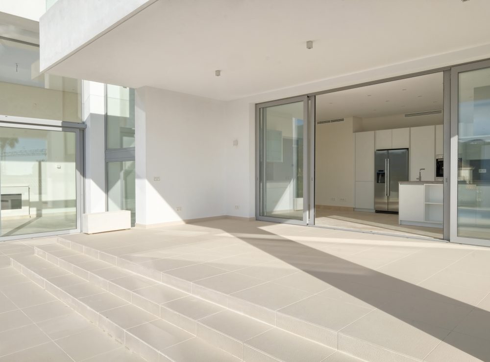 Contemporary villas for sale puerto del capitan benahavis marbella