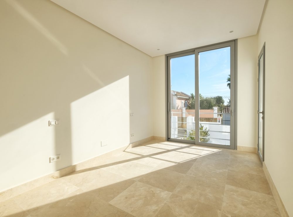 Contemporary villas for sale puerto del capitan benahavis marbella