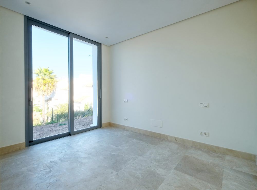 Contemporary villas for sale puerto del capitan benahavis marbella