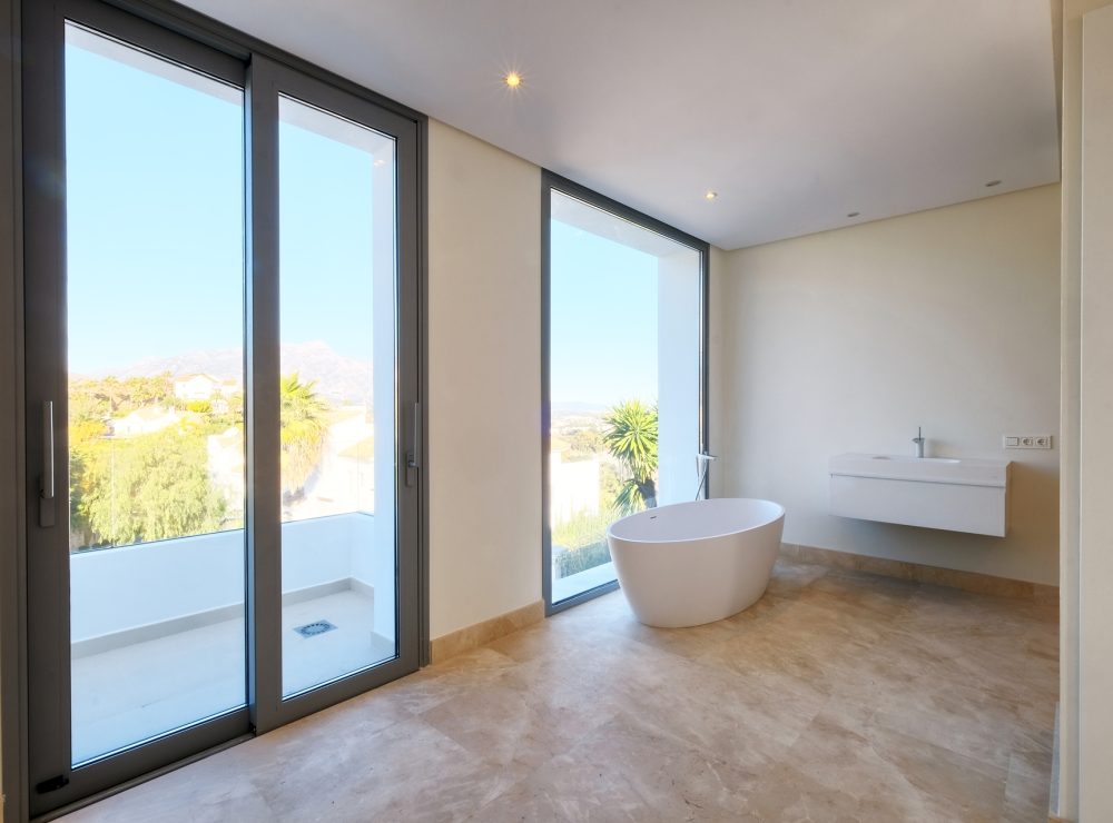 Contemporary villas for sale puerto del capitan benahavis marbella