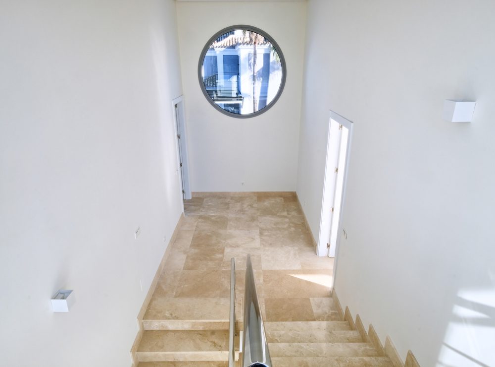 Contemporary villas for sale puerto del capitan benahavis marbella