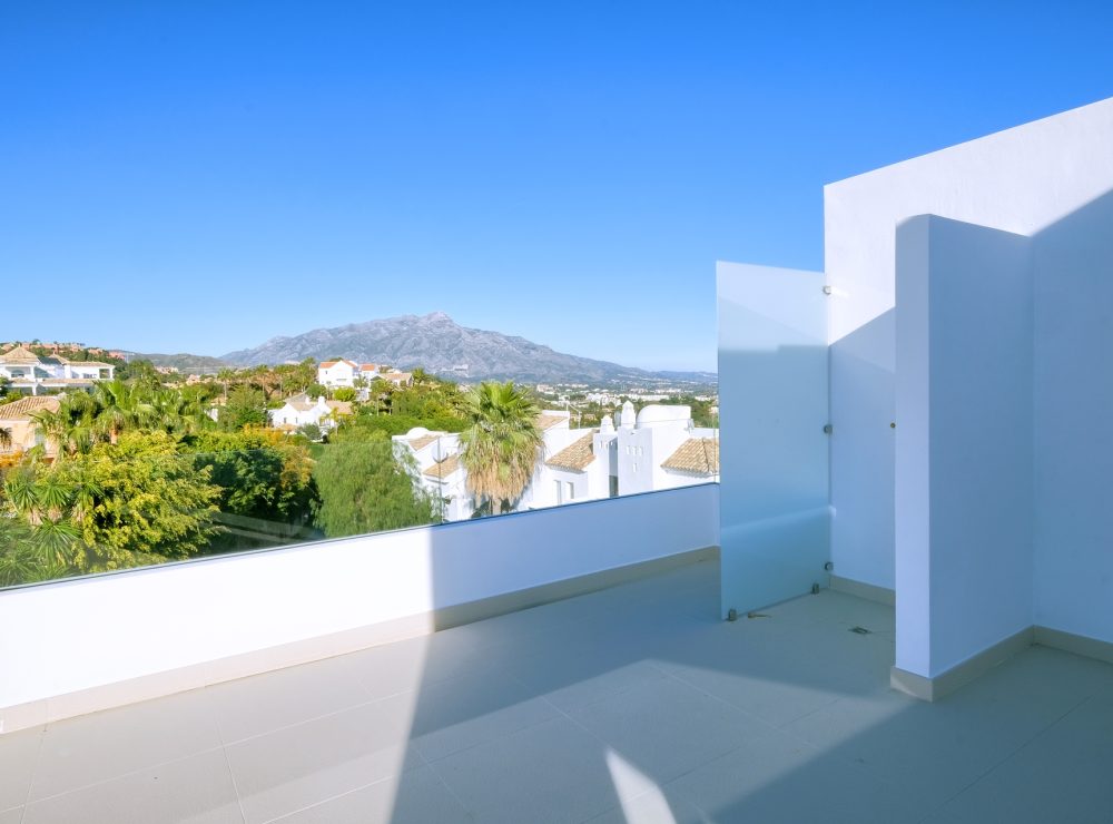 Contemporary villas for sale puerto del capitan benahavis marbella