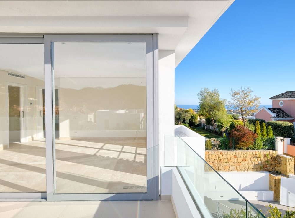 Contemporary villas for sale puerto del capitan benahavis marbella