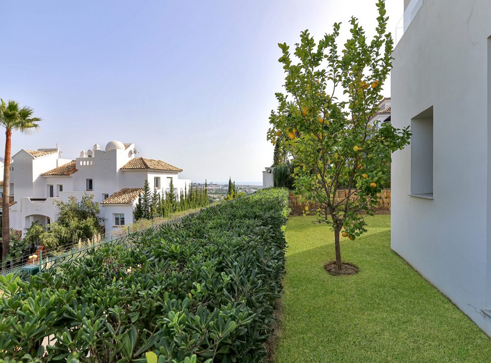 Contemporary villas for sale puerto del capitan benahavis marbella