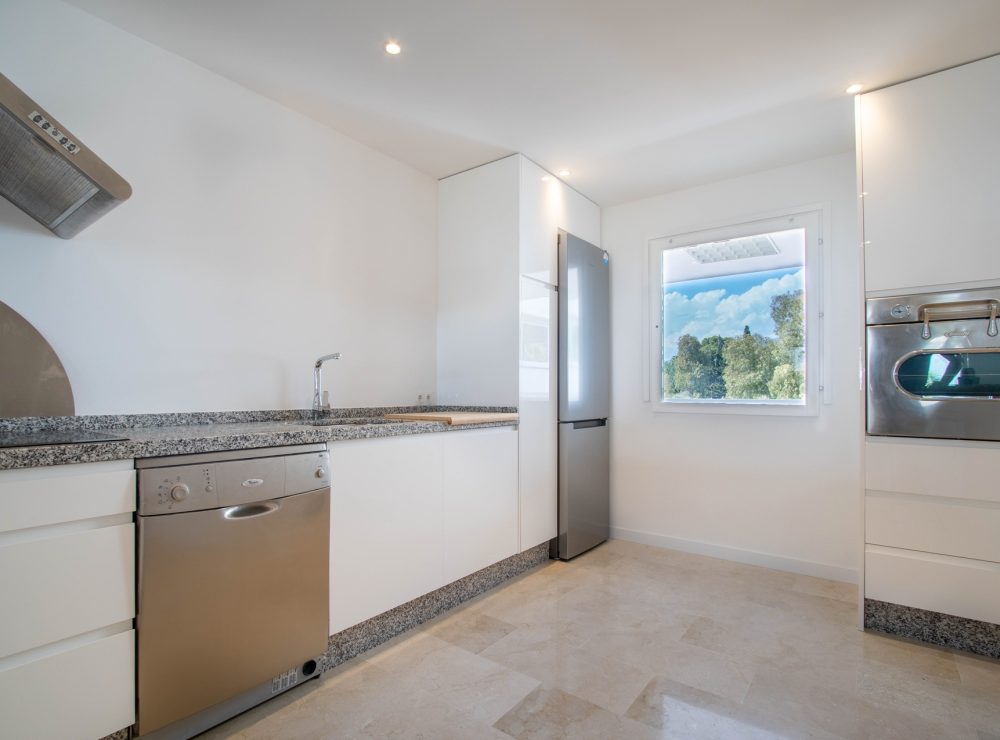Recently reformed apartment sea views Atalaya New Golden Mile Estepona Marbella