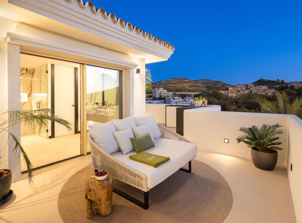 Duplex penthouse Maison Montaigne Palacetes Los Belvederes Nueva Andalucia Marbella