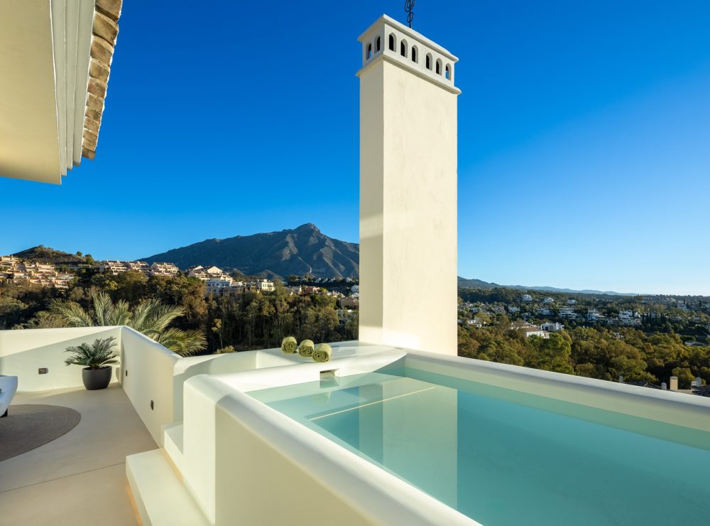 Duplex penthouse Maison Montaigne Palacetes Los Belvederes Nueva Andalucia Marbella