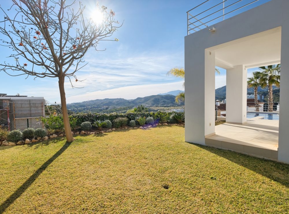 Contemporary villa for sale puerto del capitan benahavis marbella