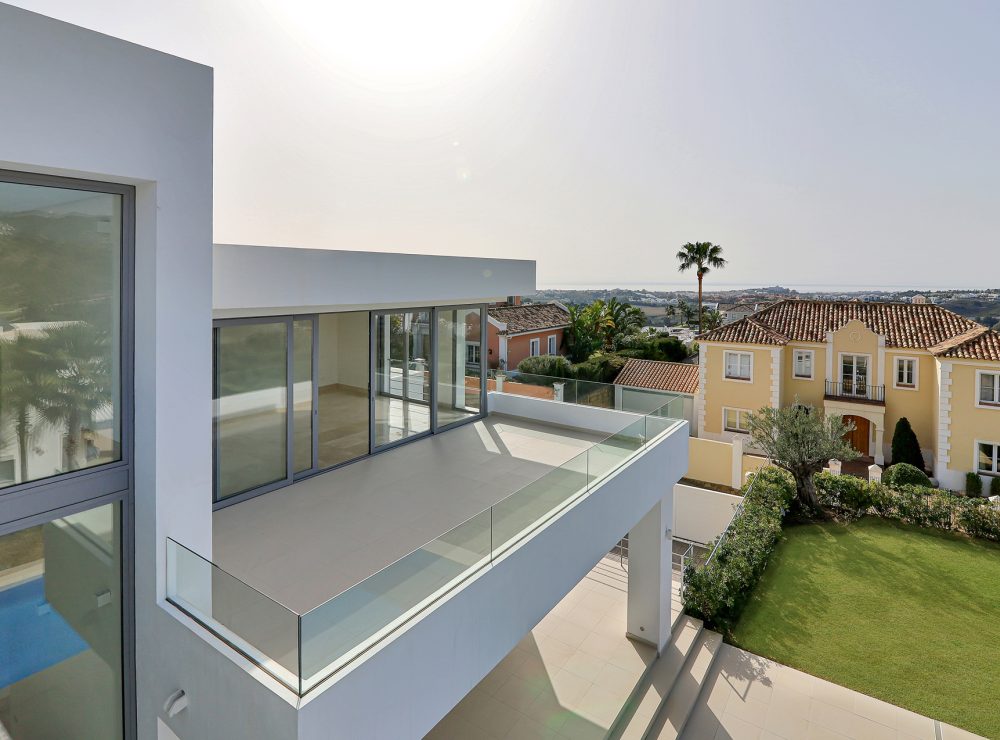 Contemporary villas for sale puerto del capitan benahavis marbella
