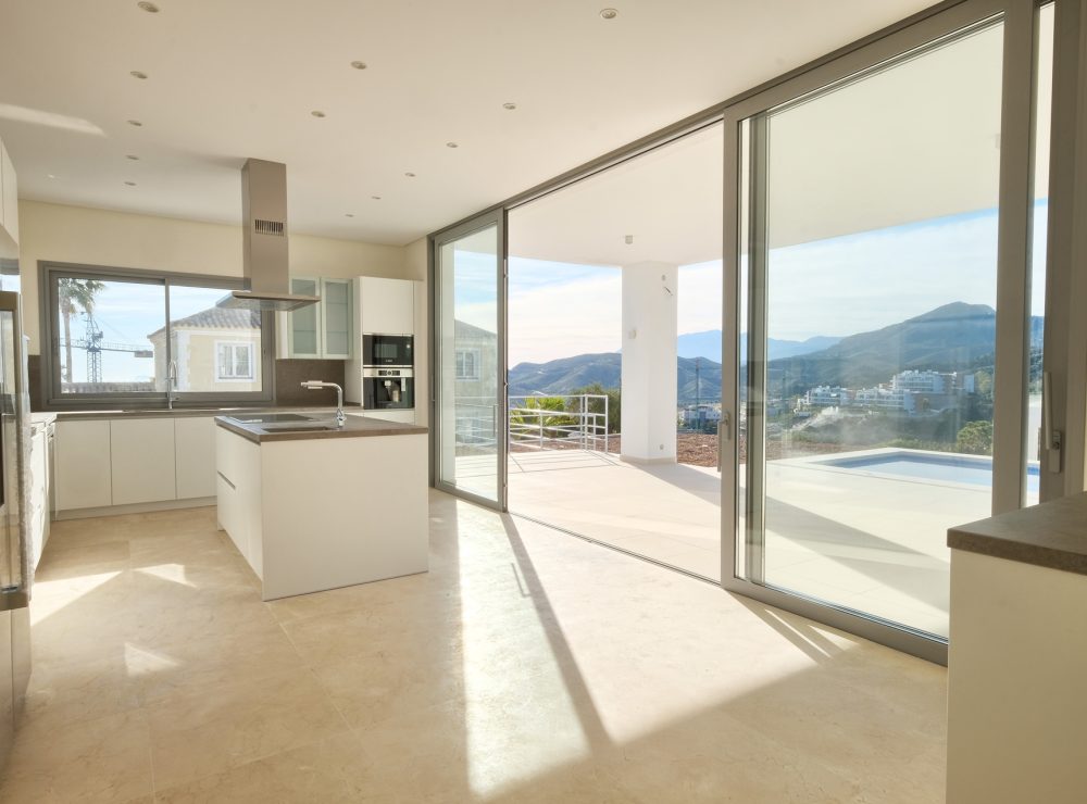 Contemporary villas for sale puerto del capitan benahavis marbella